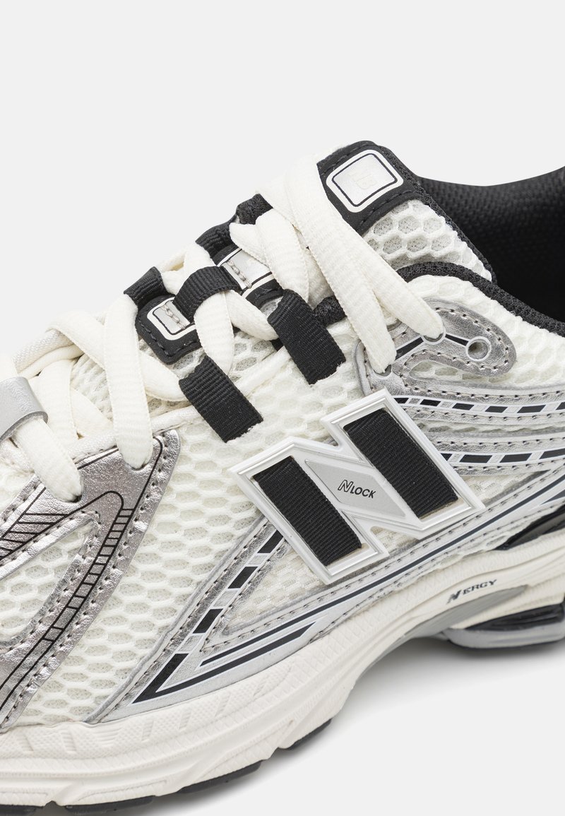 new balance 1906r black and white