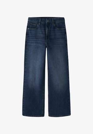 Jeans blu scuro a gamba larga con chiusura frontale con bottone e zip, passanti per cintura e cinque tasche su sfondo bianco.