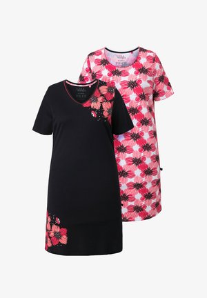 Twee jurken met korte mouwen, één zwart met roze bloemenprint op de schouder en zoom, één wit met een overal roze en zwarte bloemenpatroon.