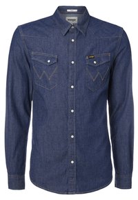 Donkerblauwe denim overhemd met lange mouwen, een puntige kraag, twee borstzakken, contrasterende gele stiksels en een knoopsluiting aan de voorkant.