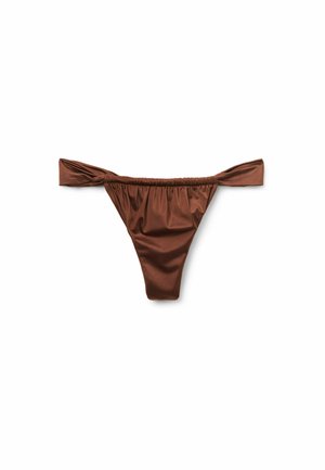 Brun bikiniunderdel med en slät, blank yta, med en rynkad midjeband och knutna sidoremmar. Minimalistisk design med tanga-snitt.
