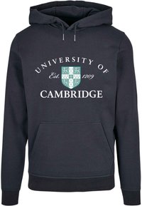 Marineblå hættetrøje med teksten "University of Cambridge" og et skjoldemblem. Indeholder en frontlomme og snorehals.