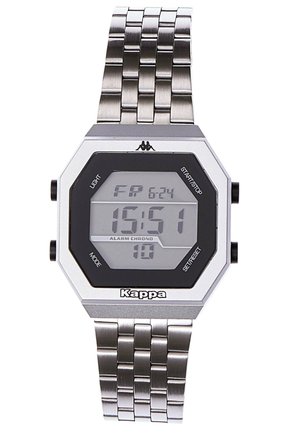 Digitalur med ottekantet urtavle i sølvfarve. Har en grå skærm, metalarmbånd og knapper til lys- og tilstandsfunktioner.