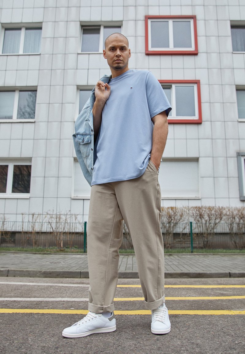 Tommy Hilfiger TEE - T-shirt básica - daybreak blue