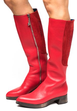 SUÈI WITH RHINESTONE ROOSTER - Stivali alti - red