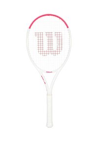 Witte en roze Wilson tennisracket met een rood "W" logo op de snaren, geïsoleerd op een witte achtergrond.