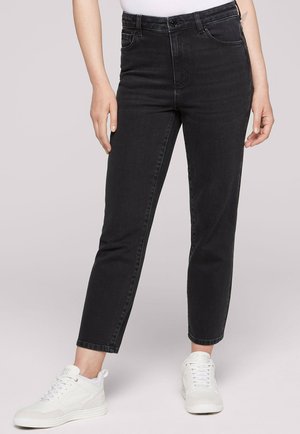 - Jeansy Slim Fit