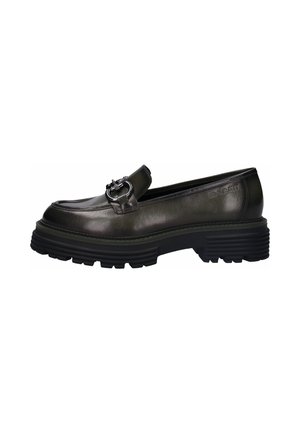 Musta nahkainen loafer-pohjallinen, paksu uritettu pohja ja hopeinen metallisolki päälliosassa, sivussa kohopainettu merkin nimi.