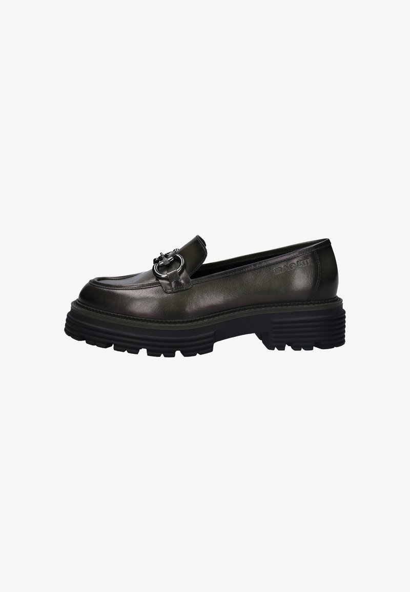 Mocassin en cuir noir avec semelle épaisse côtelée et détail boucle en métal argenté sur le dessus, côté embossé du nom de la marque.