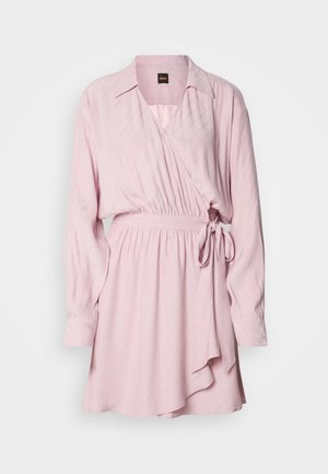 Wrap dress in light pink fabric with embossed diagonal stripes, long sleeves, collar, and tie belt at the waist. Flowy design.