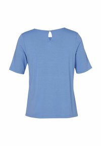 Blauw t-shirt met korte mouwen, een ronde halslijn en een sleutelgatdetail aan de achterkant. Zachte stof en een relaxte pasvorm.