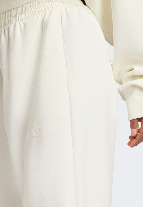 SOFT LUX LOOSE PANT - Tracksuit bottoms2