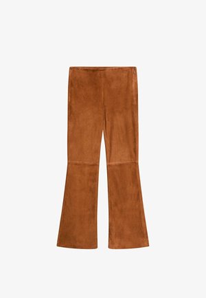 Brune flared bukser lavet af blødt lædermateriale. Glat tekstur uden synlige mønstre eller hardwaredetaljer.