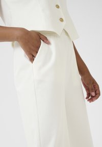 Cream CRANETT - Pantalon classique - marshmallow