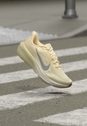 Nike Performance, AIR ZOOM PEGASUS 42 ESS - Scarpe da trail running - coconut milk/mtlc silver colouredlt khaki/gum lt brown/filbert