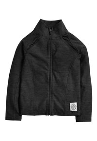 Sort zip-jakke med høj krave, fremstillet af et struktureret stof og med sidesømme. Inkluderer en lille logo-patch nederst til venstre.