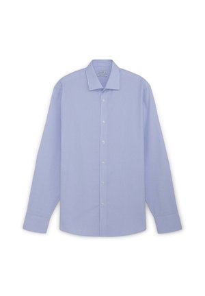 Chemise à manches longues bleu clair en tissu rayé. Elle possède un col classique, une fermeture à boutons et des poignets unis. Aucun motif ou accent visible.