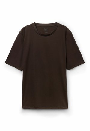 T-shirt à manches courtes de couleur brun foncé avec col rond, présenté à plat sur un fond blanc.