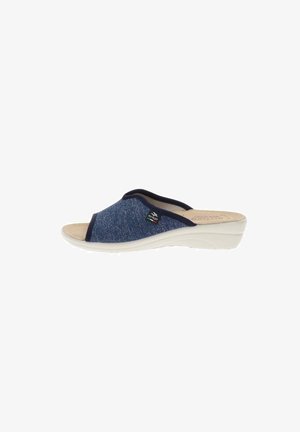 Pantofole aperte sul davanti di colore blu navy, senza lacci, con sottopiede imbottito beige e suola a zeppa bassa bianca.