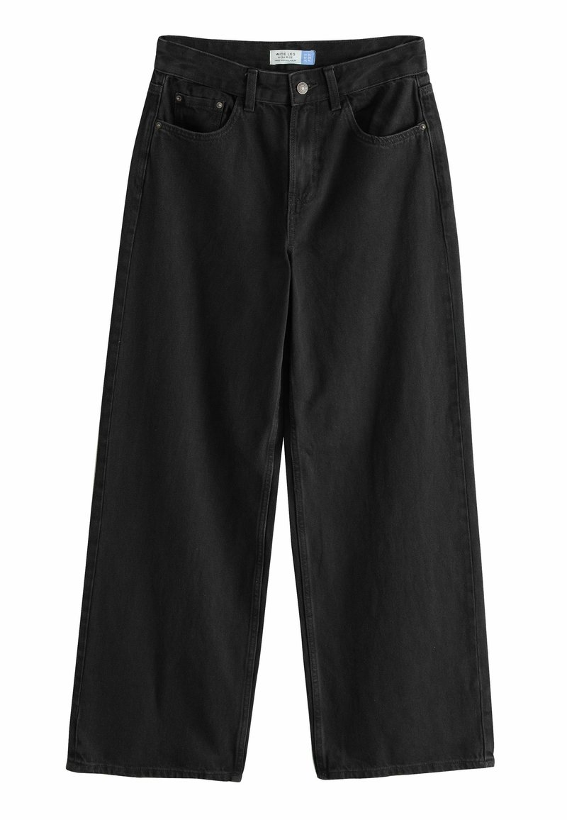 Pantalon en denim noir à jambes larges, taille haute, avec un design à cinq poches et des coutures contrastantes. Le tissu est robuste avec une texture lisse.