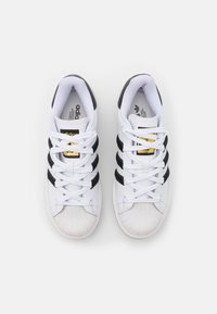 adidas Originals SUPERSTAR BONEGA - Matalavartiset tennarit - white/core black/gold
