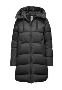 Zwarte gewatteerde jas met een afneembare capuchon, voorzien van een ritssluiting aan de voorkant, elastische trekkoorden en quilted details. Gladde, glanzende textuur.