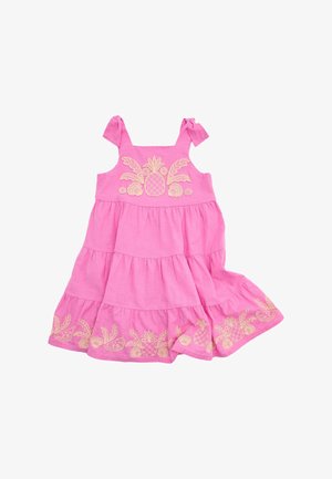 Pink ærmeløs lagdelt kjole med gult broderet ananas- og blomsterdesign på bryst og kant, samt bindebånd på skulderstropperne.