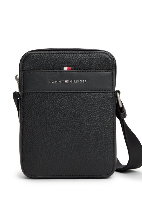 Tommy Hilfiger METAL LOGO TEXTURED CROSSBODY REPORTER BAG - Geantă crossbody - black