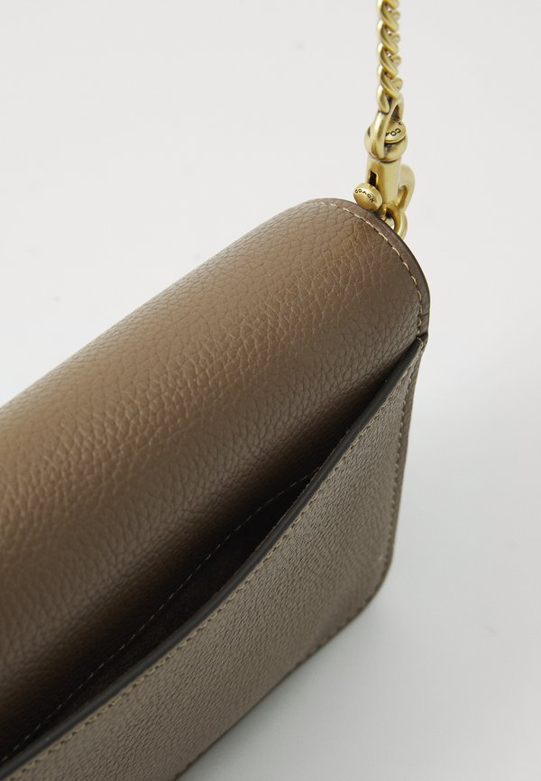 TABBY CHAIN - Clutch - dark stone2