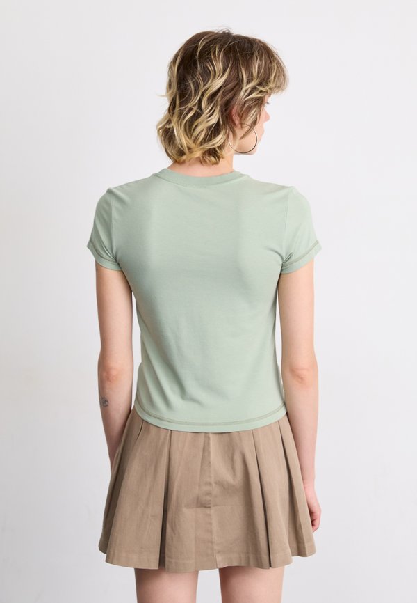 Basic T-shirt - jade horizon2