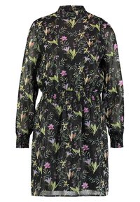Schwarzes Blumenkleid mit lebhaften, mehrfarbigen Blumen und Blättern, langen Ärmeln, hohem Kragen und elastischem Taillenbund. Transparente Stoffstruktur.