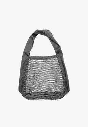Sac de courses en tissu gris réutilisable avec une large sangle et un panneau avant en maille.