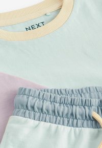 Next SHORT SLEEVE BLOCK SET - Šortky - lilac purple blue