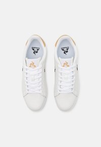 le coq sportif COURTSET UNISEX Trainers optical white/tan