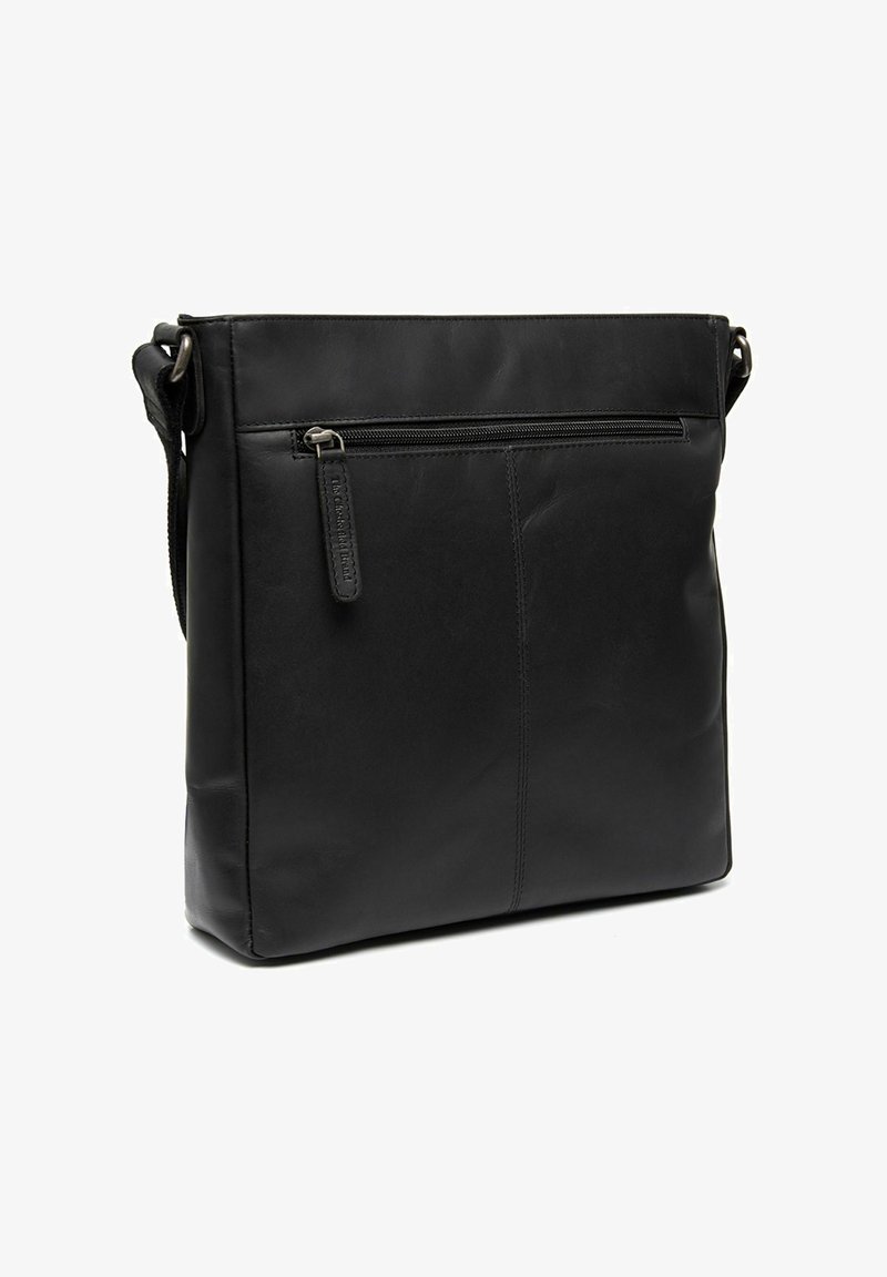 Borsa a tracolla in pelle nera con una forma rettangolare elegante, dotata di una tasca con zip sulla parte anteriore e di una tracolla rimovibile.