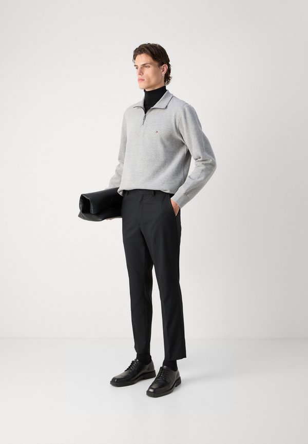 ESSENTIAL ZIP - Sweatshirt2