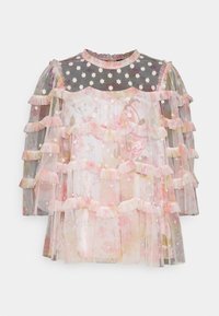 Lyserød blomster-mesh top med rund hals, flæser på ærmerne og lagdelt stof. Livstykket har blomsterprint og broderede detaljer.