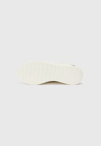 Thumbnail Image 5
