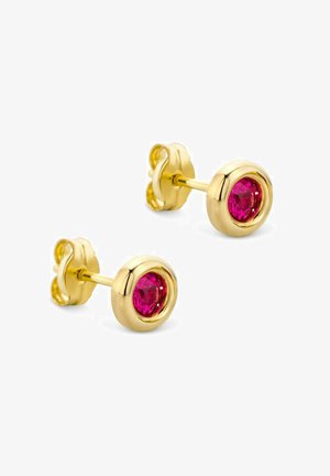 Guld stud øreringe med ovale pinke ædelsten omkranset af en cirkulær guld bezel, med en glat overflade og sikker sommerfuglsknap.