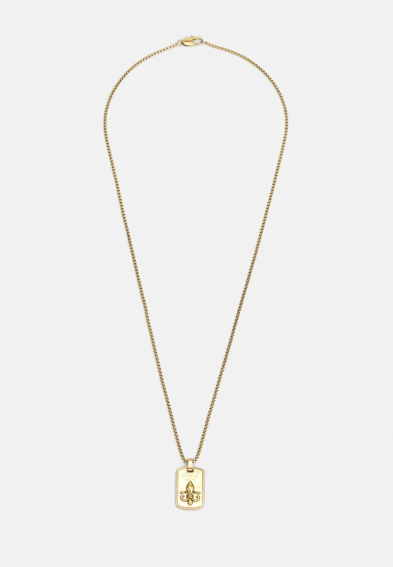 Collier chaîne en or avec un pendentif rectangulaire présentant un motif fleur de lys en relief et une fermeture à mousqueton.