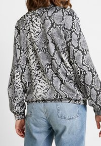 Kaffe Bomberjakke - grey