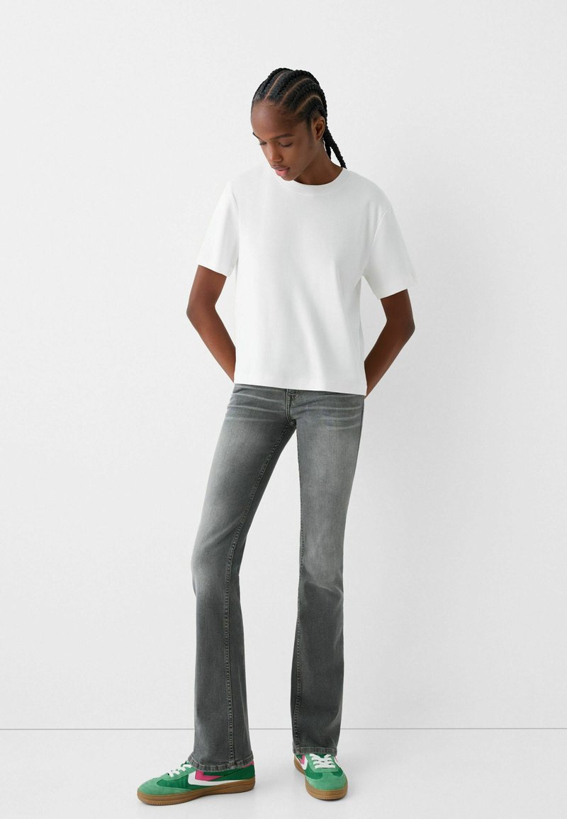 Bershka Bootcut jeans donkergrijs gemêleerd Bershka Bootcut jeans donkergrijs gemêleerd