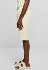Urban Classics LOW CROTCH - Shorts - whitesand