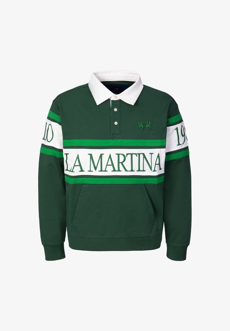 Maillot de rugby à manches longues vert foncé avec col blanc, rayures horizontales blanches, accents verts et texte "LA MARTINA 1910" sur la poitrine et les manches.