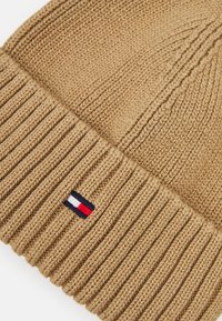 Tommy Hilfiger SMALL FLAG BEANIE UNISEX - Gorro - beige
