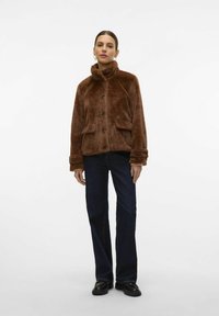 Vero Moda VMSONJAEVA - Zimní bunda - emperador