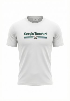 Wit T-shirt met korte mouwen en ronde hals, met groene tekst "Sergio Tacchini" en logo boven twee horizontale strepen op de borst.