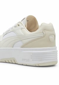 Puma CA FLYZ PRM mleczny