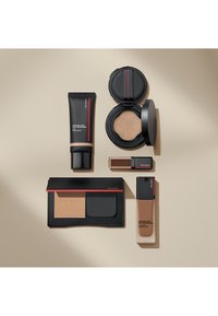 Shiseido SYNCHRO SKIN SELF-REFRESHING TINT SPF20 - Base de maquillaje - light hiba