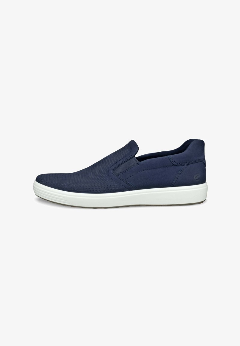 Navyblauwe instapschoenen met een gestructureerde bovenkant, witte rubberen zool en gladde accenten. Ontworpen voor comfort en gemak.